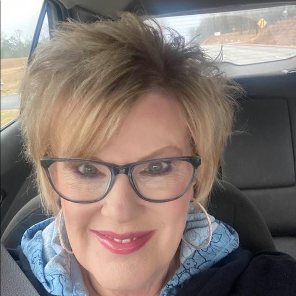 Meet your Posher, Debbie